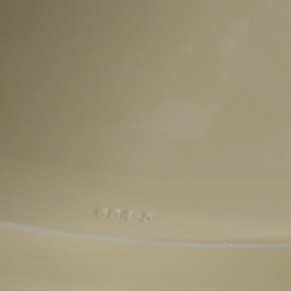 Vintage Tupperware Harvest Gold Yellow and Cream Cake Carrier - Picture 5 of 6